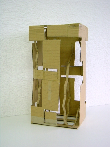 Estudio del espacio con material reciclado: papel, cartón ondulado, maderas, etc. 