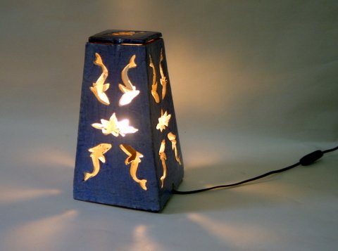 Diseño lámpara. Cerámica esmaltada con esmaltes de investigación del propio autor. 