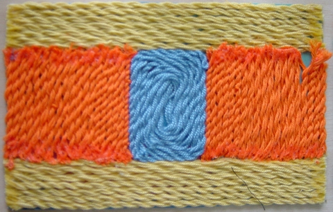 Obra textil: Materiales: hilos de lana. Cartón o contrachapado para la base y pegamento. 
