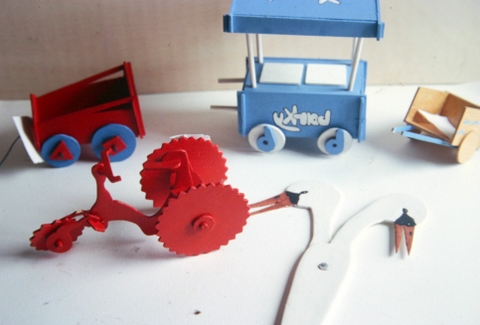 Diseño de juguetes. Material: contrachapado y pintura al agua