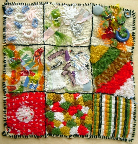 Obra textil: Materiales: hilos,telas, botones... de diferentes colores. Cartón para la base 
