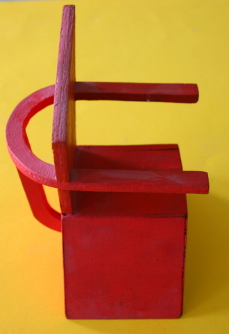 Maqueta de silla. Materiales: contrachapado y pintura